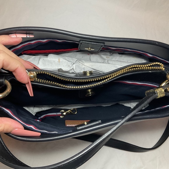 Tommy Hilfiger Crossbody - Picture 4 of 6